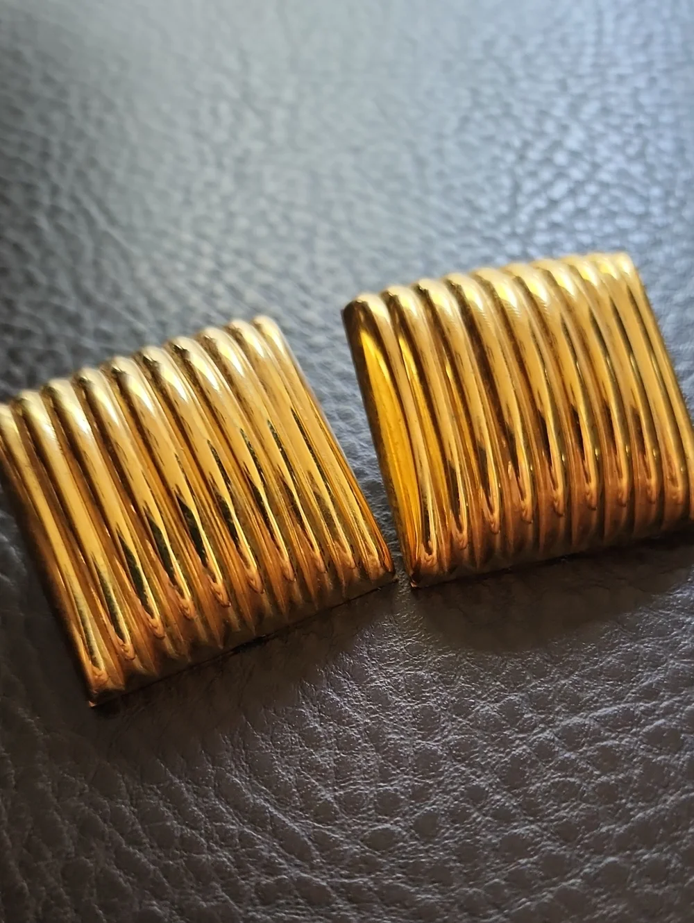 VTG Gold Ribbed Earrings - Chunky Ribbed Design - Picture 2 of 8
